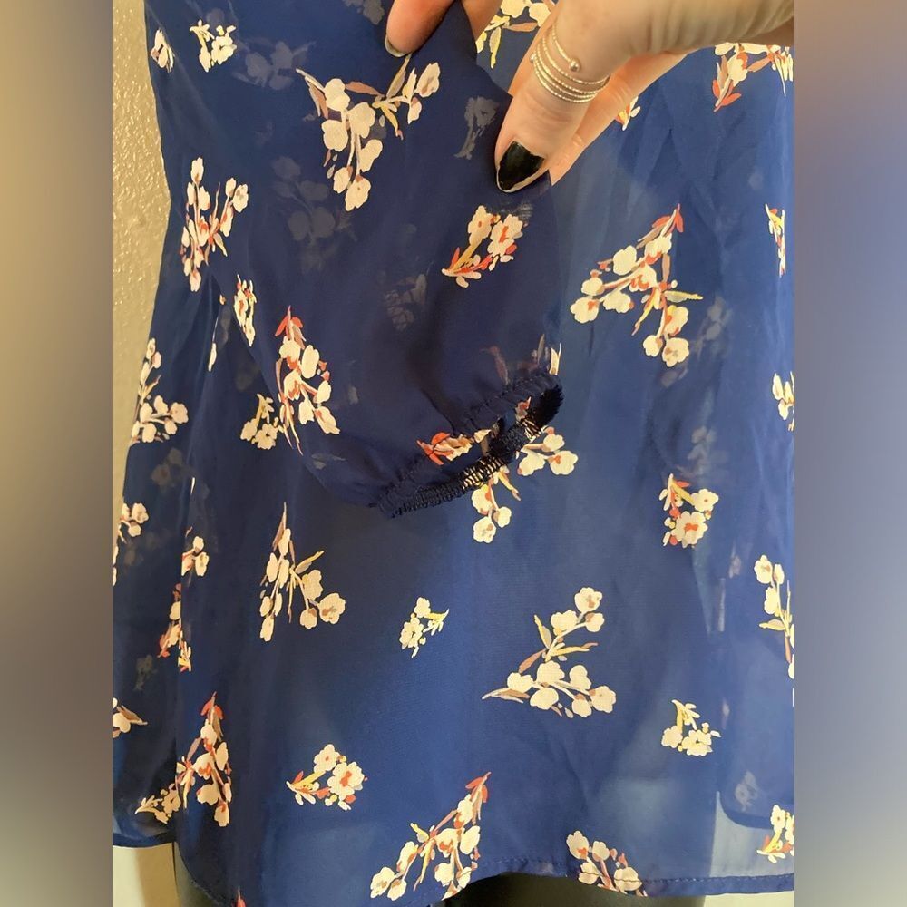 Charlotte Russe sheer blue floral open back blouse - Picture 4 of 6